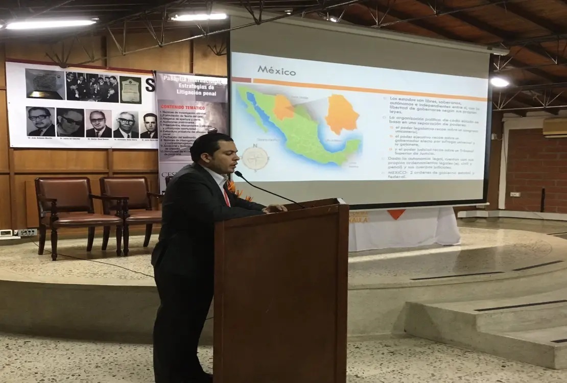 Se infarta al ver cómo detenían a su hijo el exfiscal anticorrupción de Chihuahua