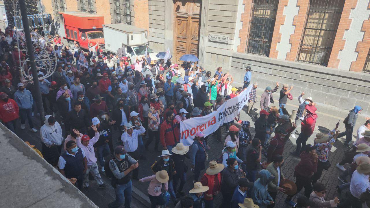 Barbosa encabeza marcha en defensa de la 4t en Puebla capital
