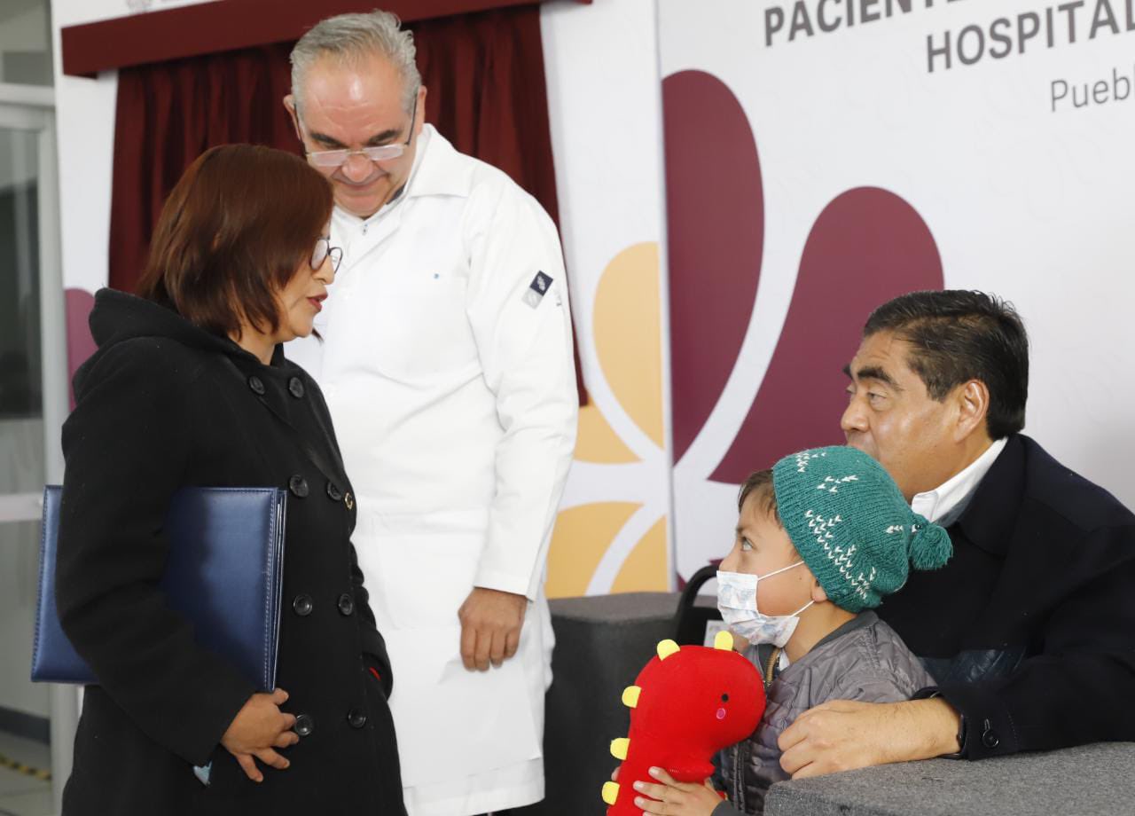 Inaugura Miguel Barbosa dos Unidades de Hemodiálisis en Puebla 