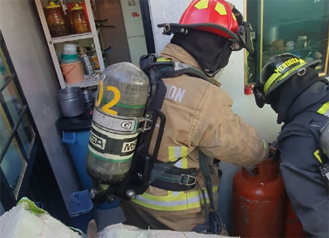 VIDEO Flamazo por fuga de gas deja a mujer con quemaduras en Puebla
