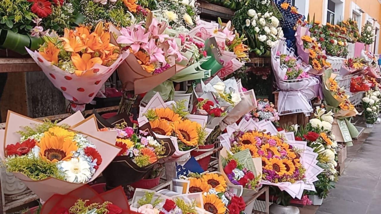 Demanda y altas temperaturas elevan costos de la flor para el Día de las Madres en Tehuacán