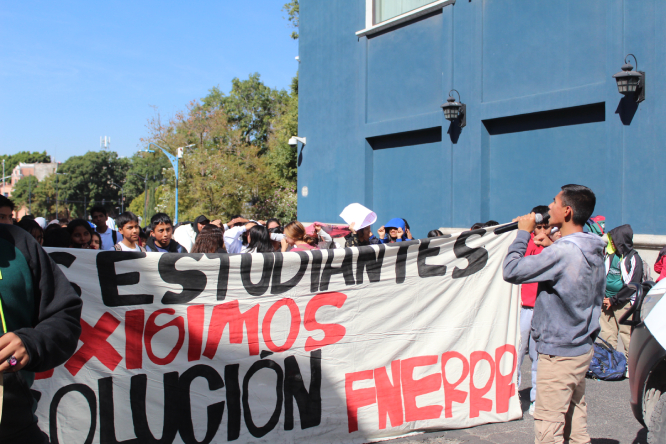 Estudiantes de la FNERRR buscan entregar pliego petitorio a gobernador de Puebla