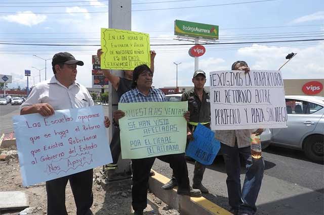Transportistas y vecinos protestan para exigir retorno en bulevar Forjadores