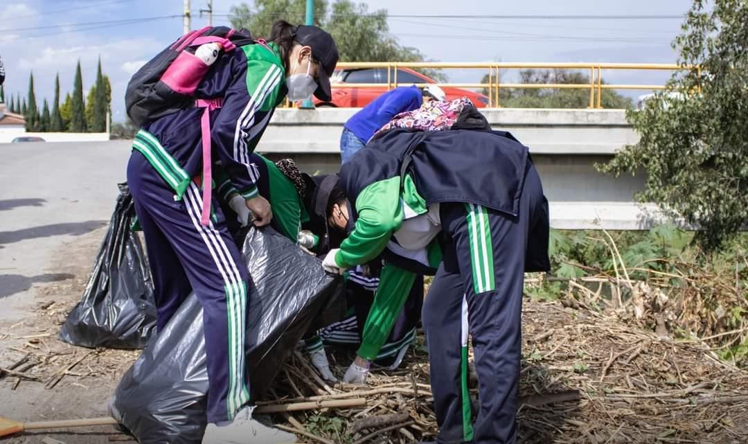 En Tlaxcala realizan jornada de limpieza en el Atoyac