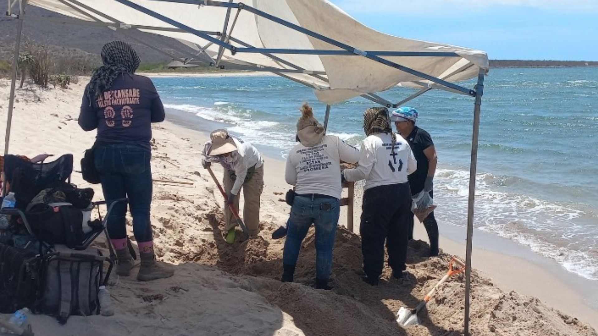 Madres buscadoras lograron localizar una fosa clandestina en playa de Sonora 