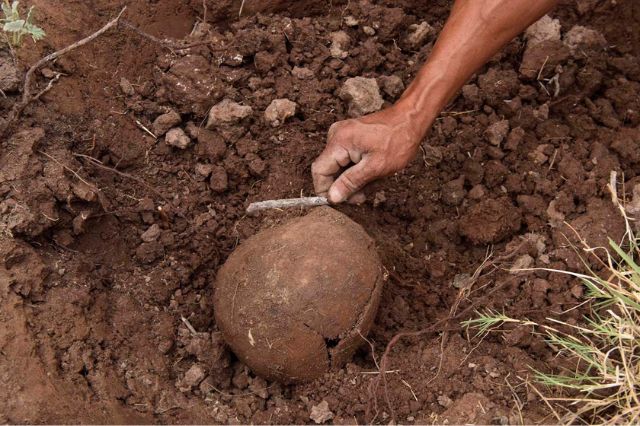 Hallan fosa clandestina con restos calcinados en San Luis Potosí