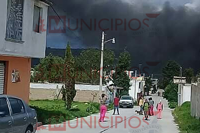 Arde camioneta por pelea de huachicoleros en Tlalancaleca