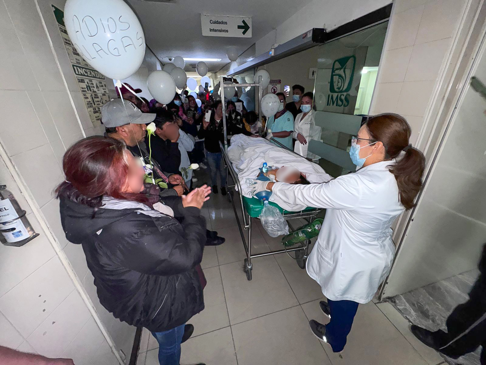 Despiden en IMSS Puebla entre aplausos a joven de 29 años que donó sus órganos