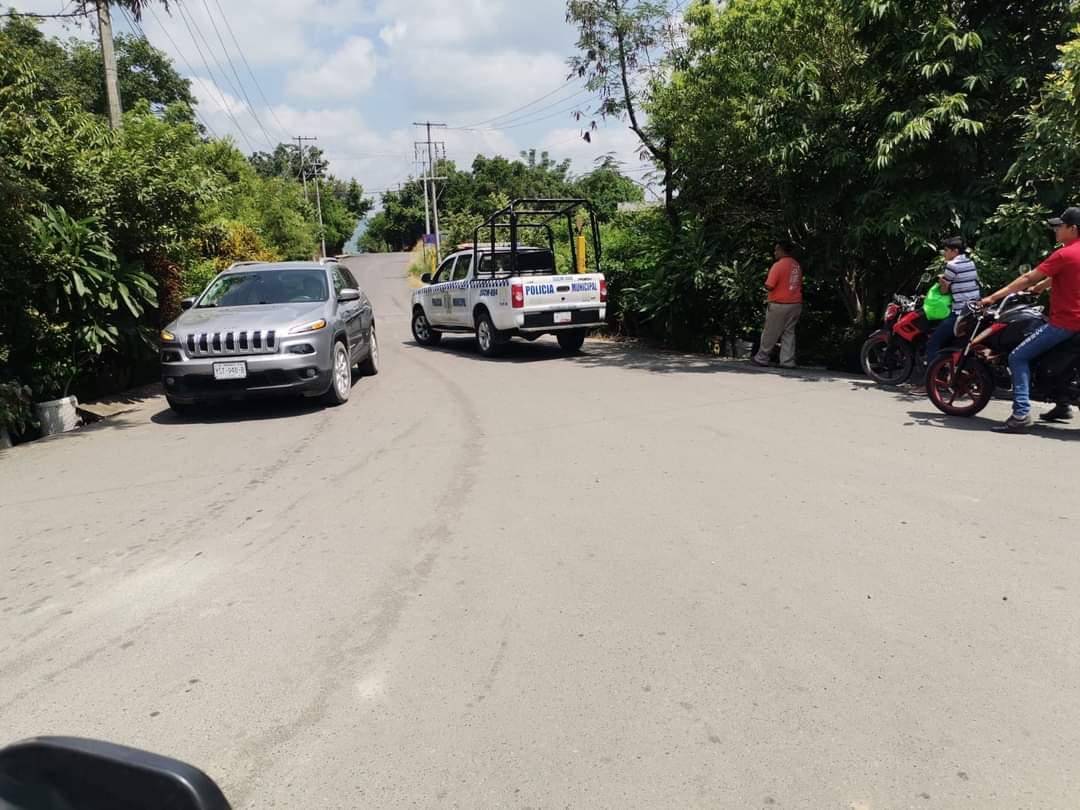 Balacera entre ladrones y policías deja lesionados y cuatro patrullas con daños