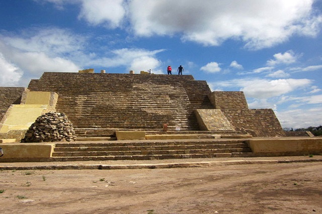 Tinas con más de mil años de antigüedad son halladas en Tehuacán
