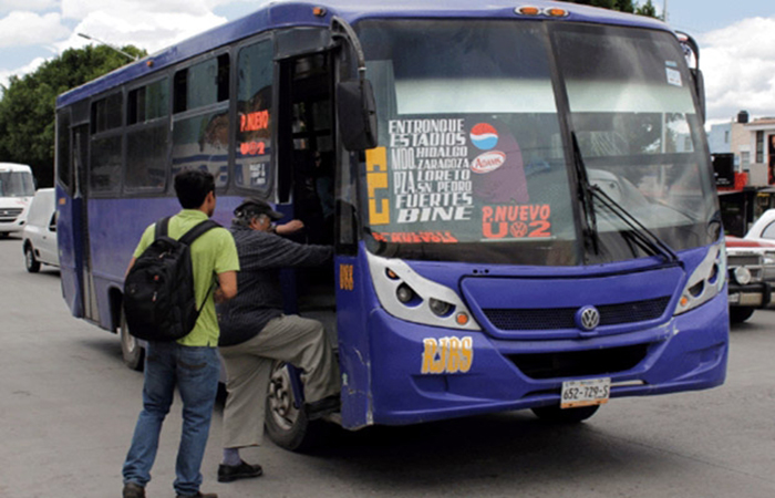 Revista vehicular para transporte público, en puerta: Silvia Tanus