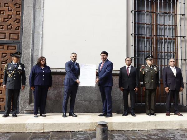 Fiestas Patrias inician en Puebla con colocación del Bando Solemne