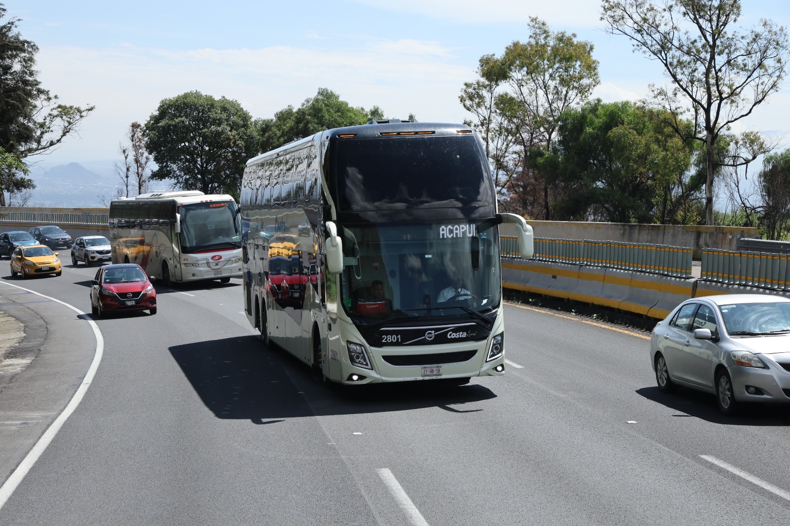 Mantiene SICT descuentos en autotransporte a maestros y estudiantes