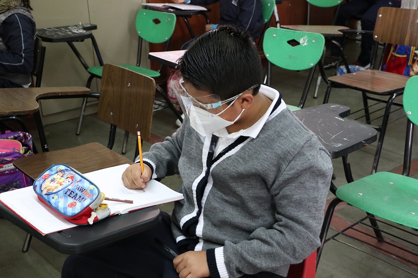 Contraen Covid 278 maestros y 175 alumnos en Puebla
