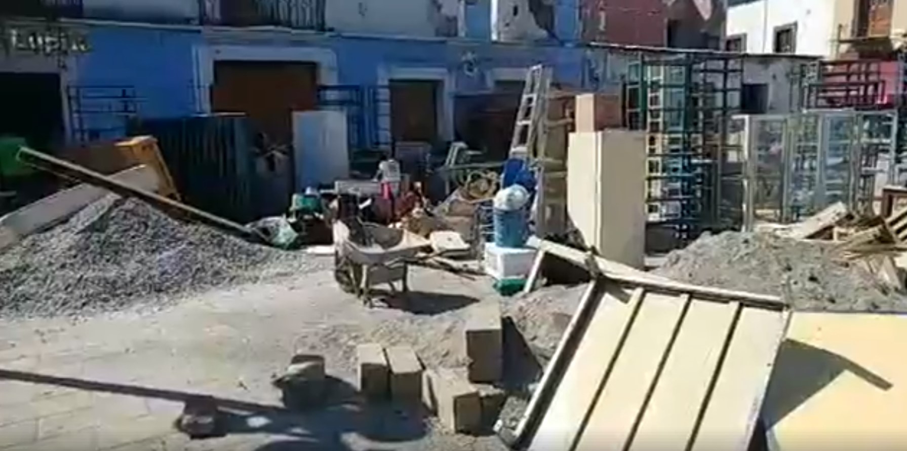 Desalojan a comerciantes de edificio dañado en Izúcar