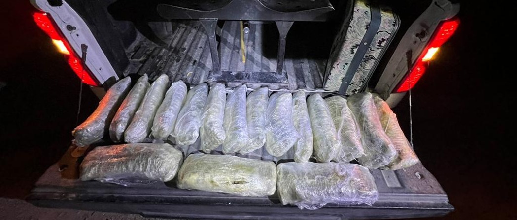 Guardia Nacional asegura maleta con marihuana abandonada en carretera