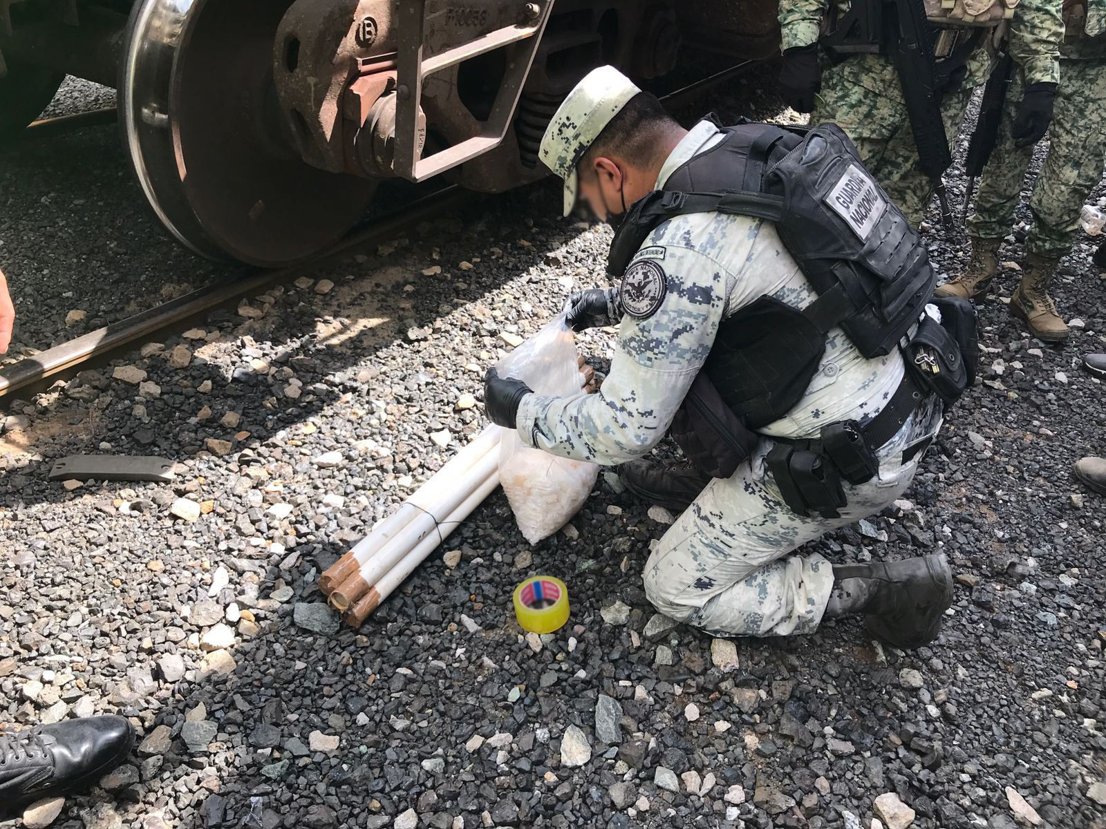 GN y Ejército detectan tubos de PVC con droga sintética cristal en vagón de ferrocarril