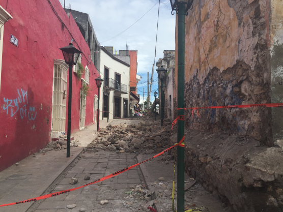 A 5 meses del sismo, no han retirado escombros de calles de Izúcar