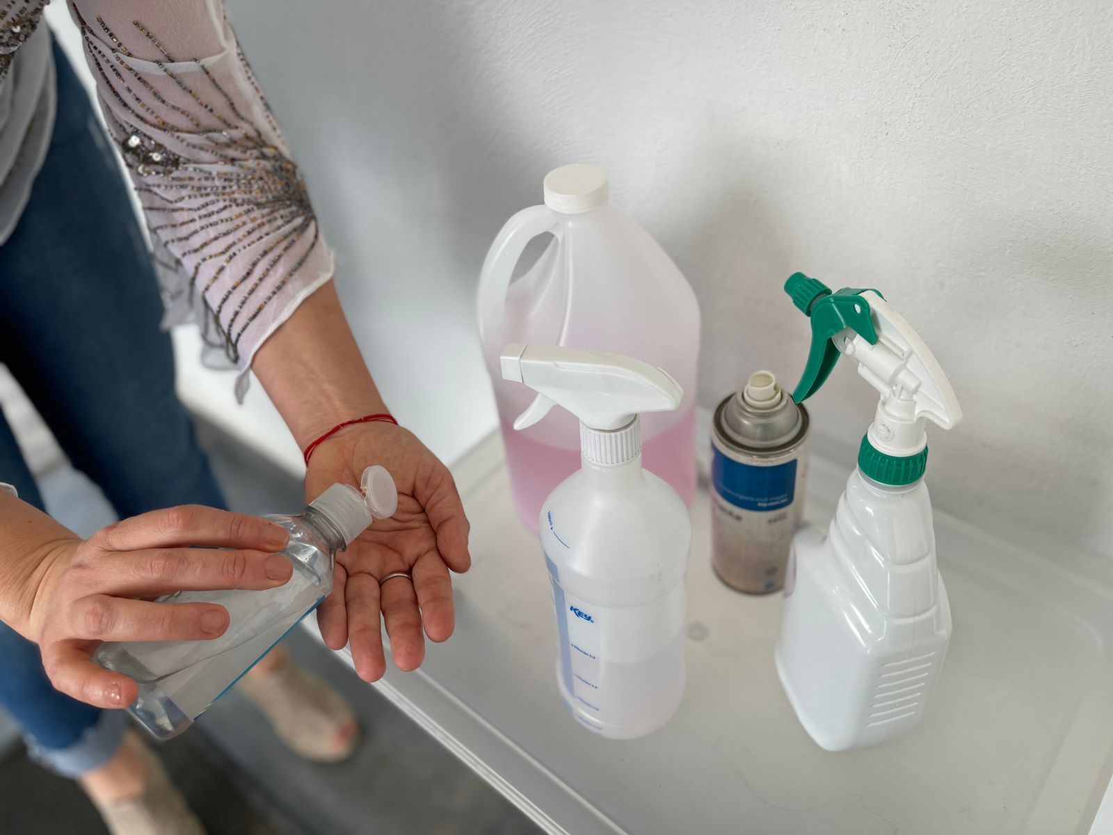 Productos de sanitización pueden producir reacción en la piel: IMSS Puebla