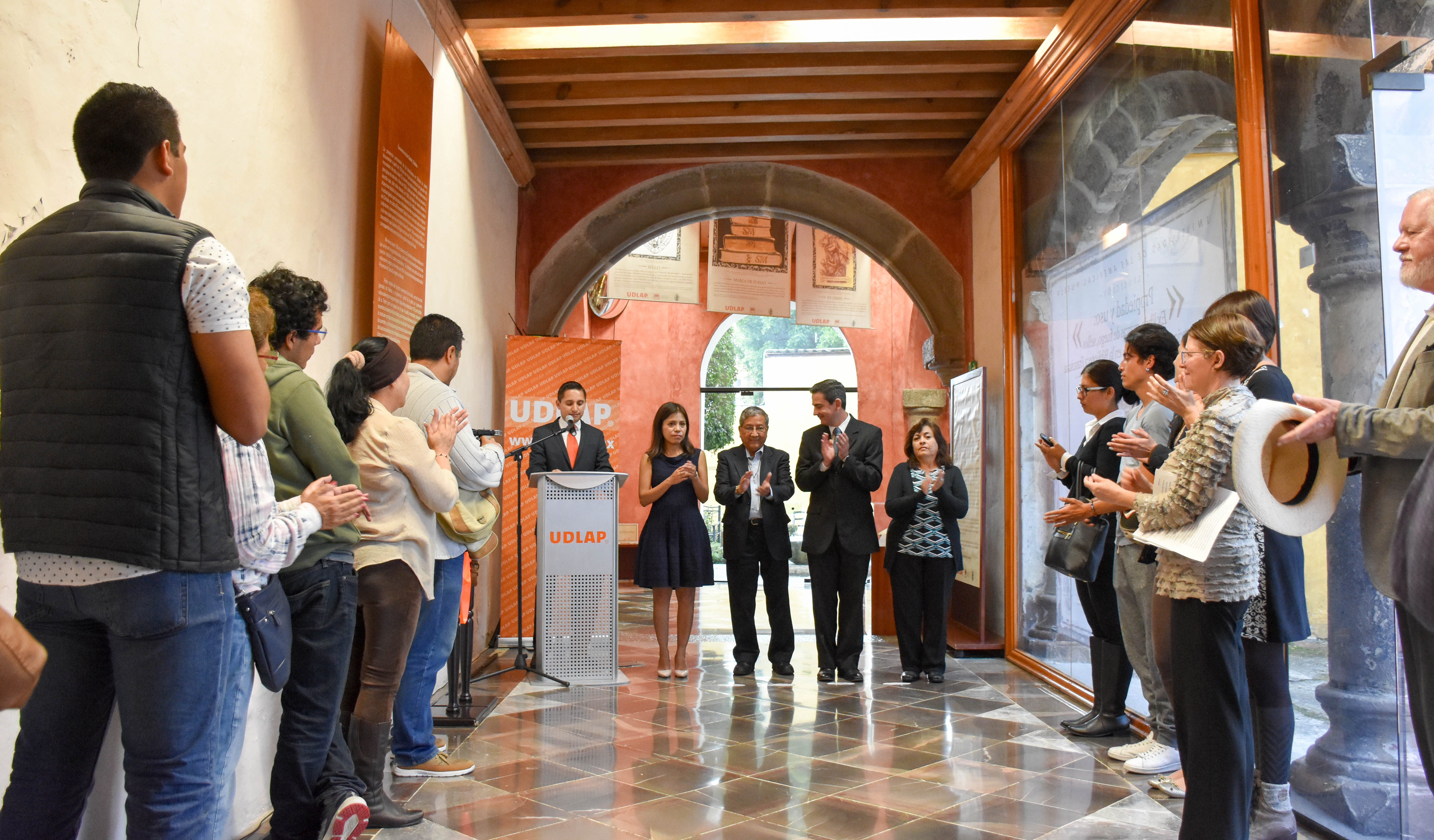 Biblioteca Franciscana de la UDLA difunde el acervo bibliográfico