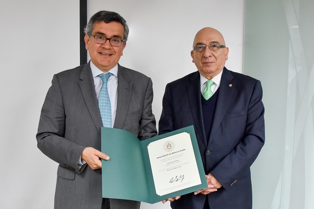 Embajador de Perú charla con alumnos UDLAP sobre la relación con México