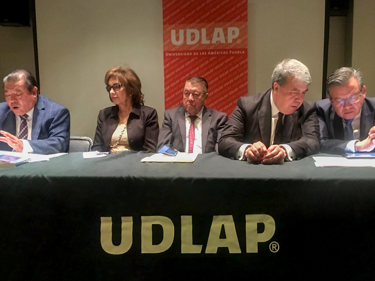 Presentan en UDLAP libro sobre sistema nacional anticorrupción