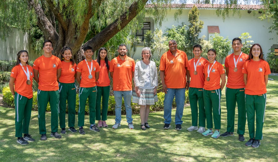 Aztecas de atletismo de la UDLAP presentan sus 7 medallas