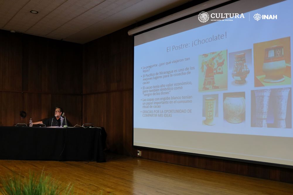 Arqueólogo demuestra vínculos entre Cholula y Nicaragua a través de la cerámica