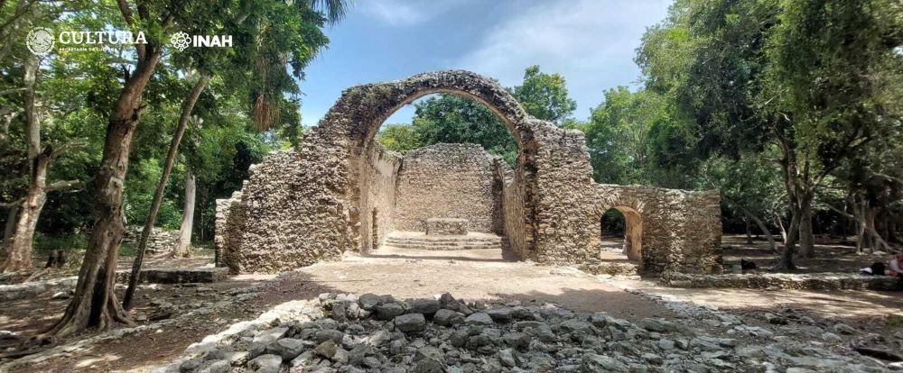 Capilla abierta de Oxtankah, Quintana Roo, un atractivo de la ruta del Tren Maya
