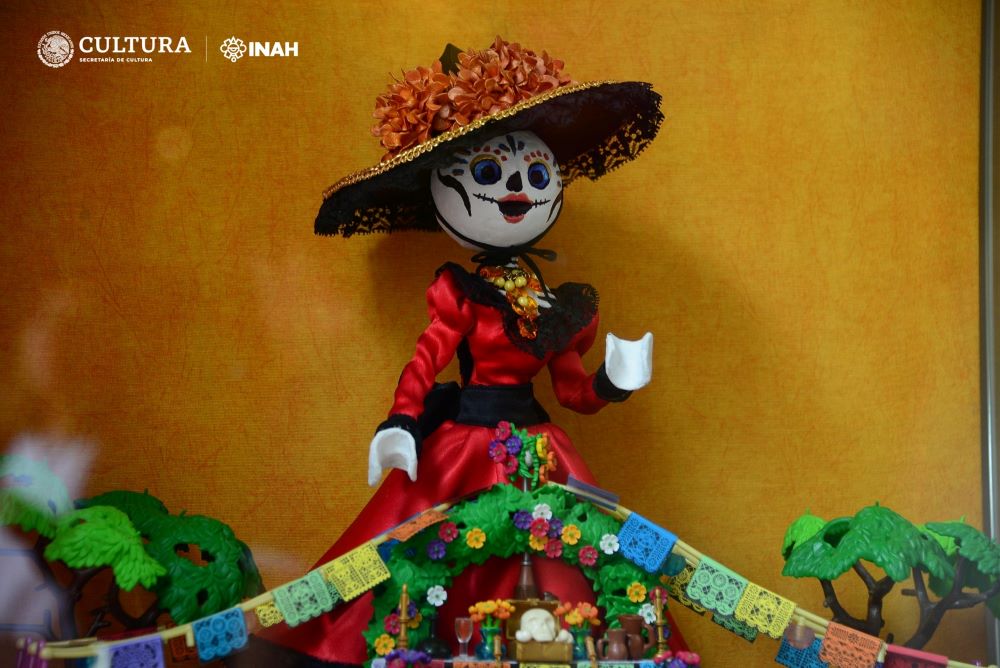 Montan la exposición Día de Muertos con Playmobil