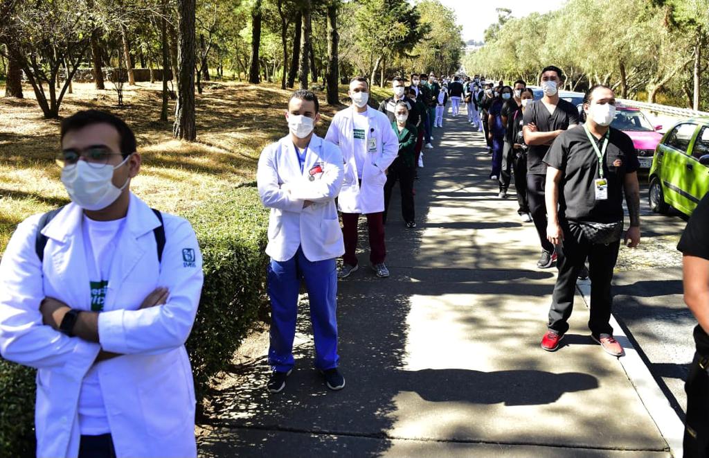 Personal médico del IMSS Puebla recibe vacuna Covid  