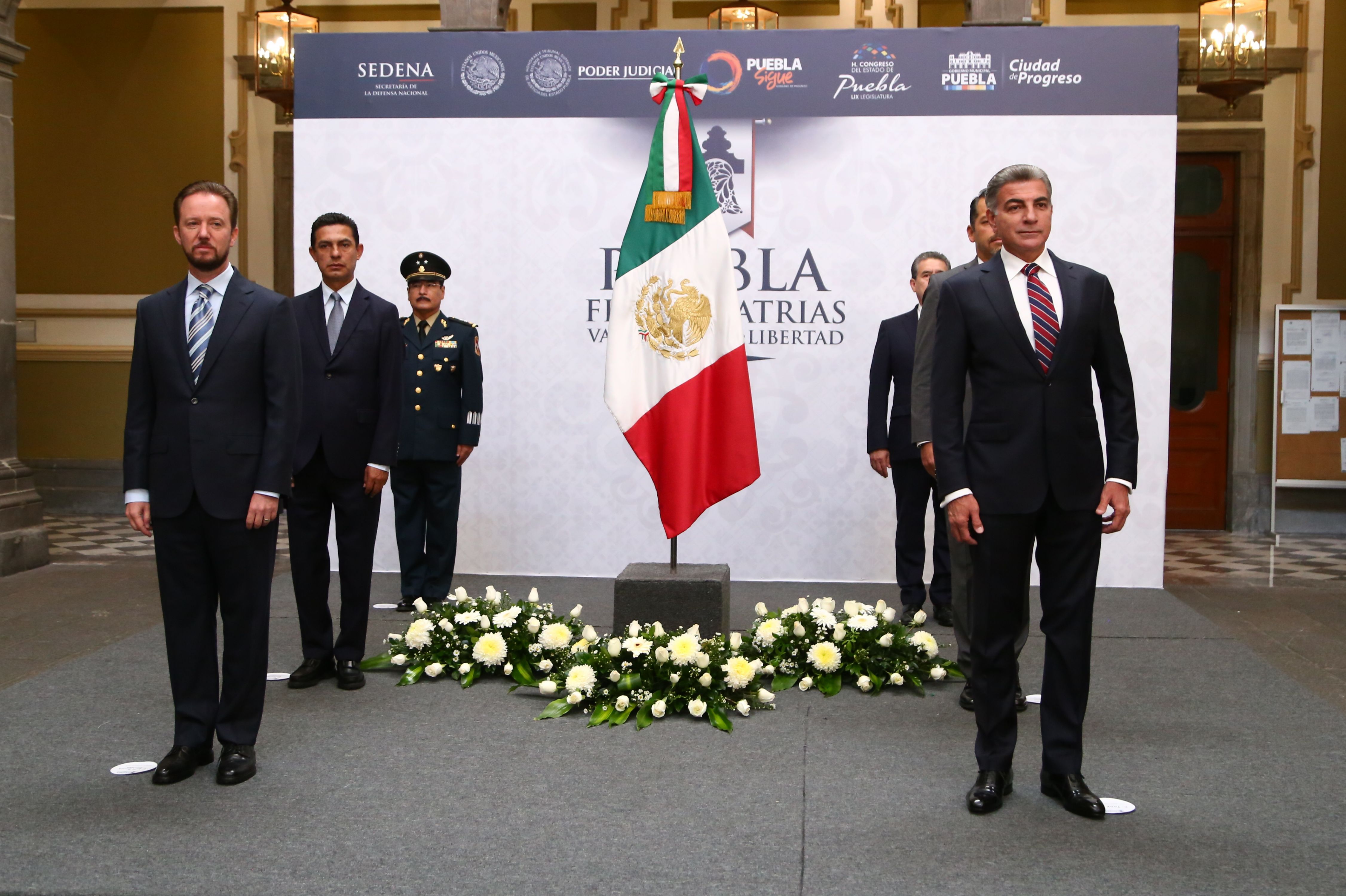 Gali y Banck izan Bandera y montan la primera guardia de honor del Lábaro Patrio