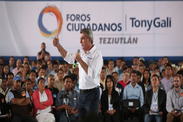 Recibe Gali 204 propuestas durante Foro Ciudadano en Teziutlán