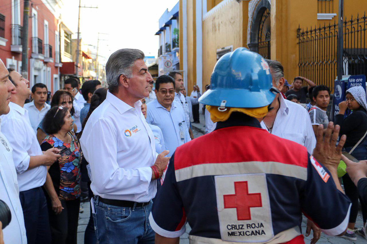Recorre Gali afectaciones por sismo en Puebla y Atlixco