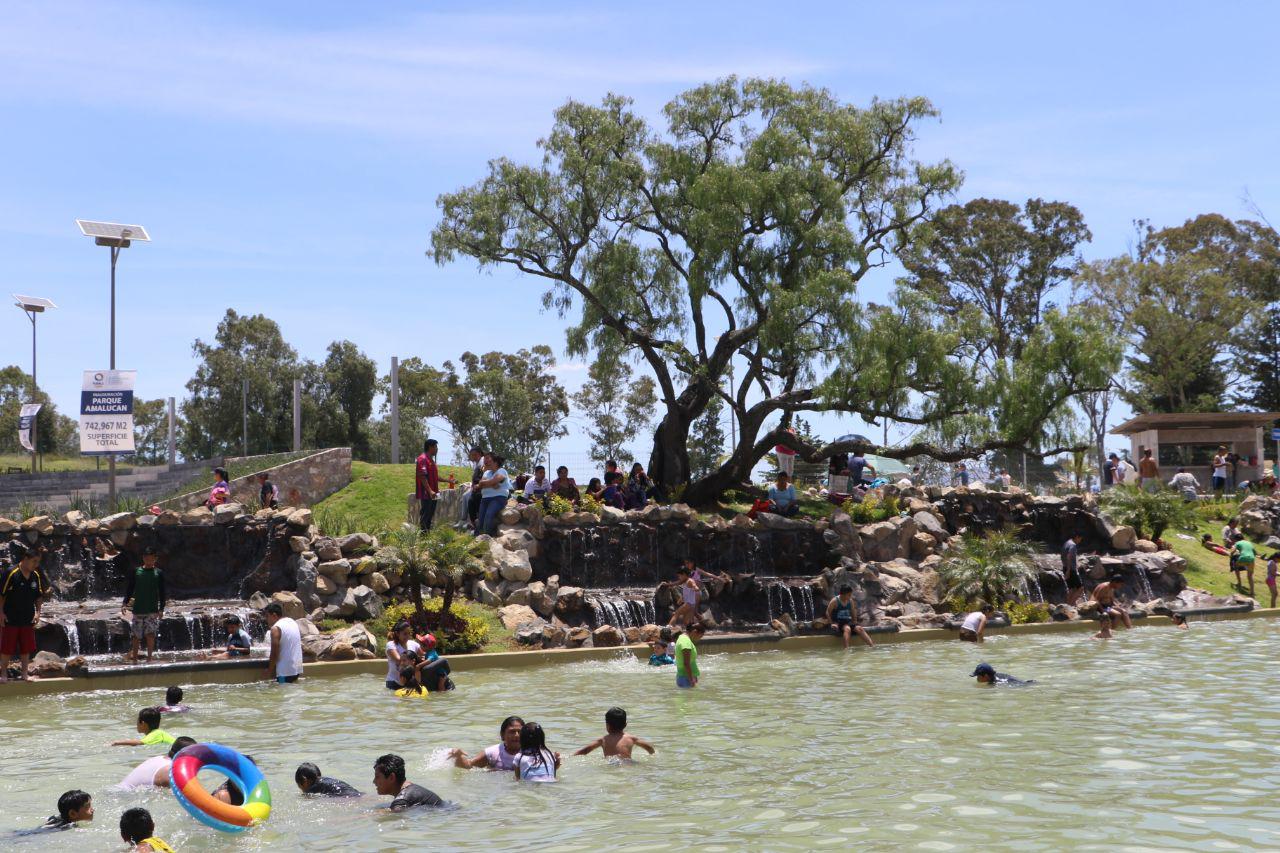 Parque Amalucan recibe a miles de personas en vacaciones