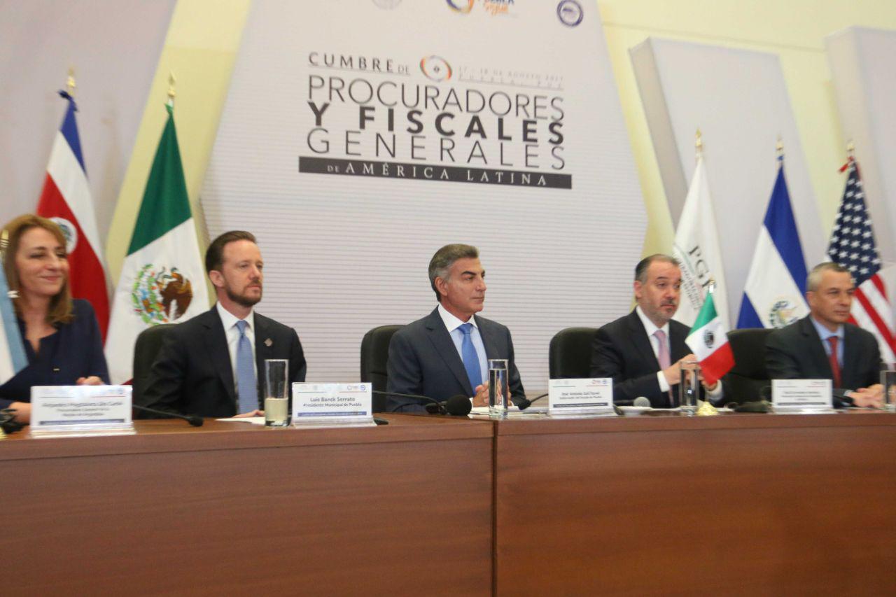 Cervantes y Gali clausuran Cumbre de Fiscales y Procuradores