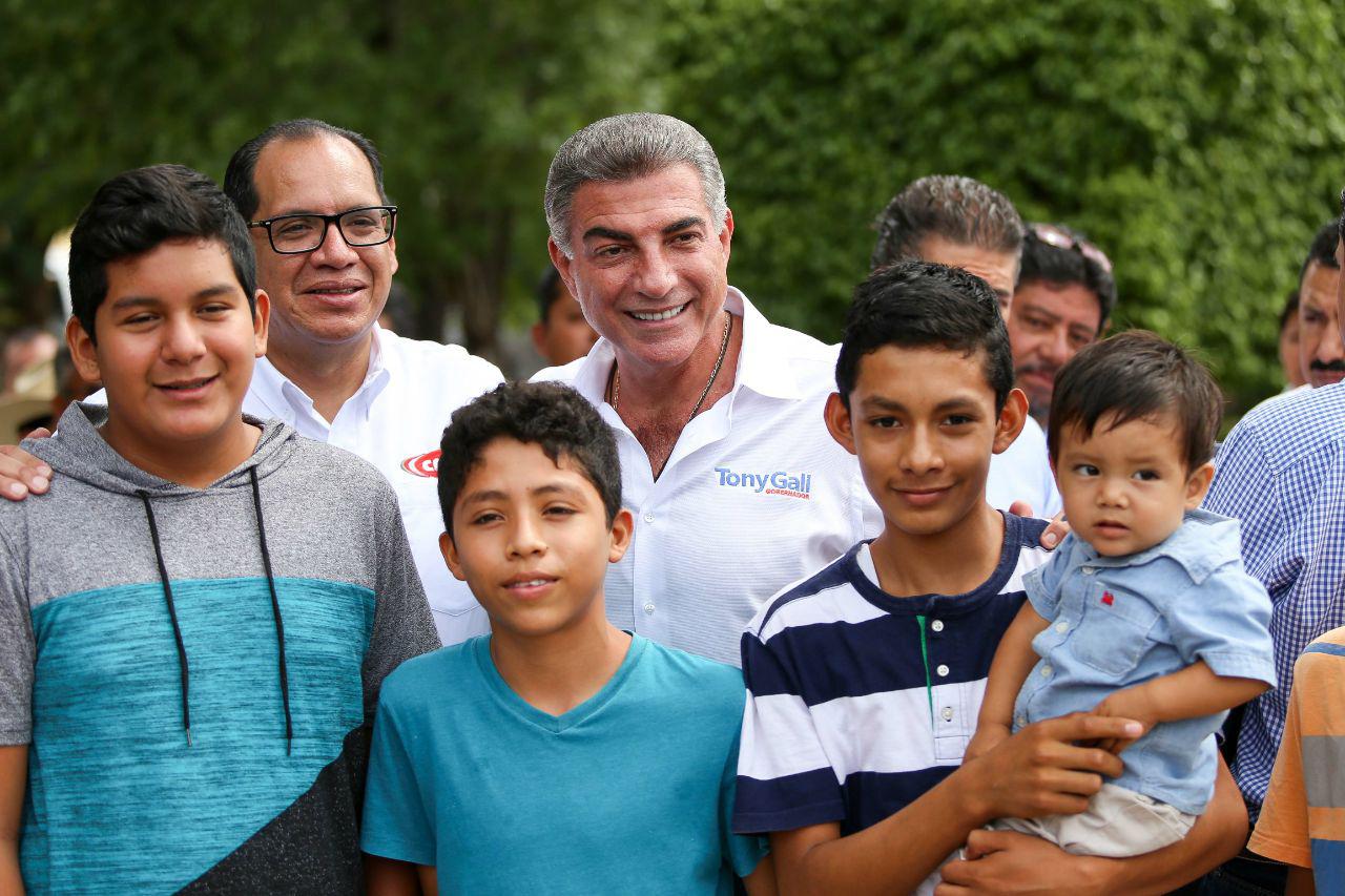 Gali supervisa reconstrucción de escuelas en Piaxtla