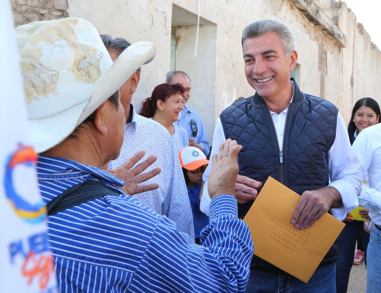 Gobernador entrega casas reconstruidas en Huehuetlán El Chico