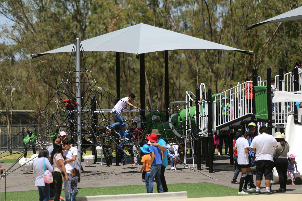 Parque Amalucan recibe a miles de personas en vacaciones