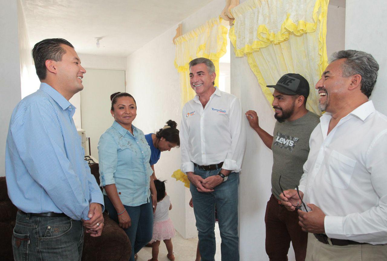 Gobernador entrega escuela reconstruida en Tehuitzingo