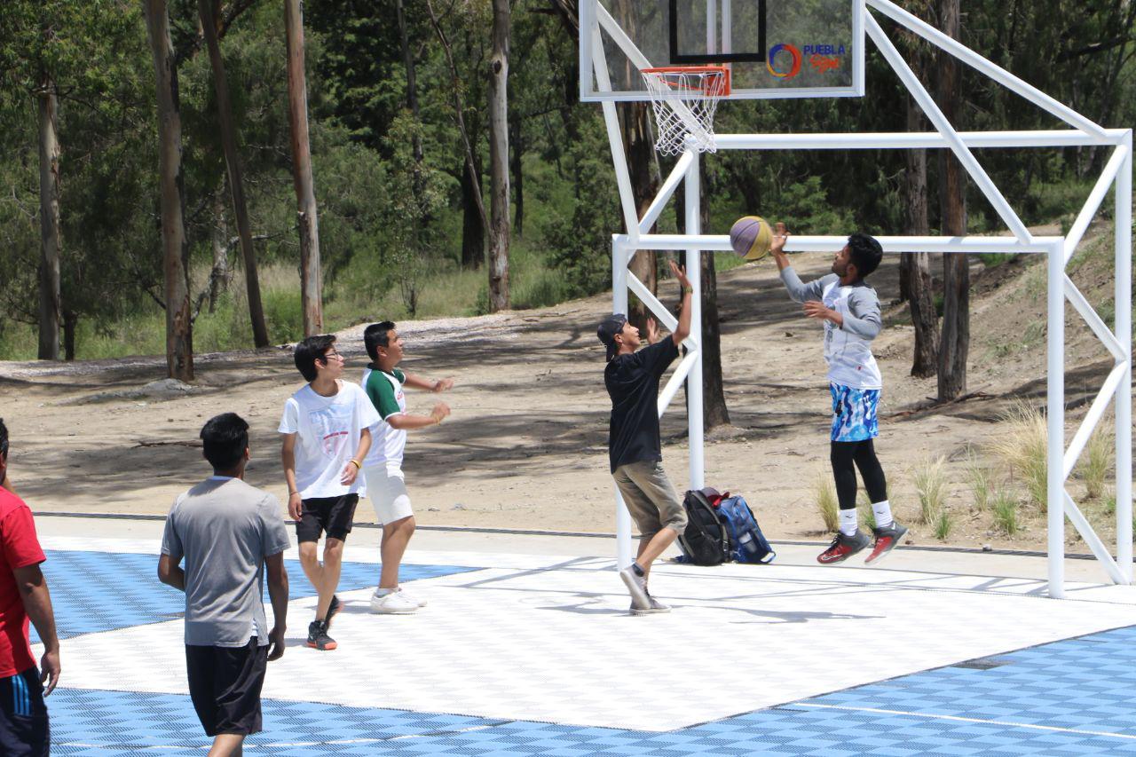 Parque Amalucan recibe a miles de personas en vacaciones