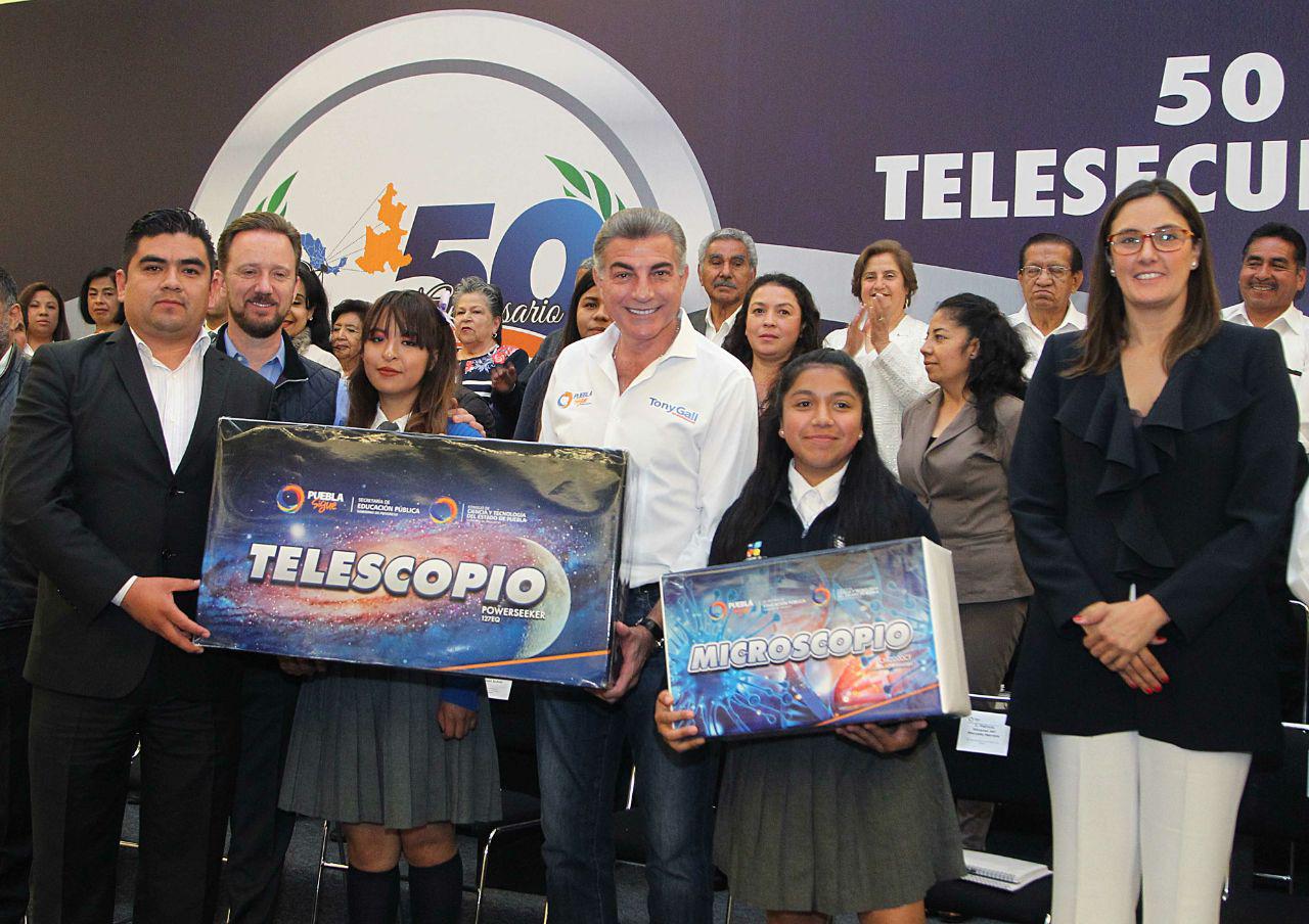 Encabeza Antonio Gali el 50 aniversario de Telesecundarias