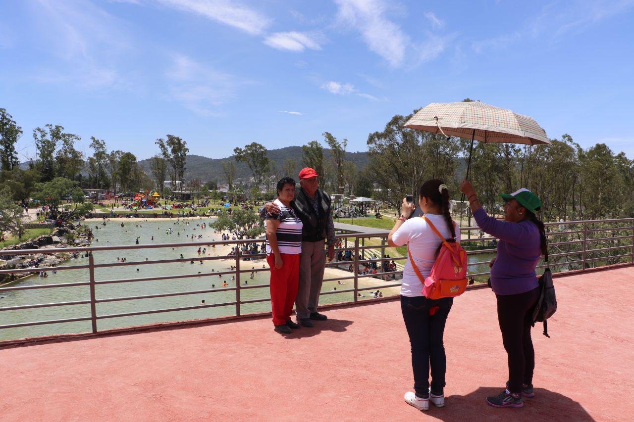 Parque Amalucan recibe a miles de personas en vacaciones