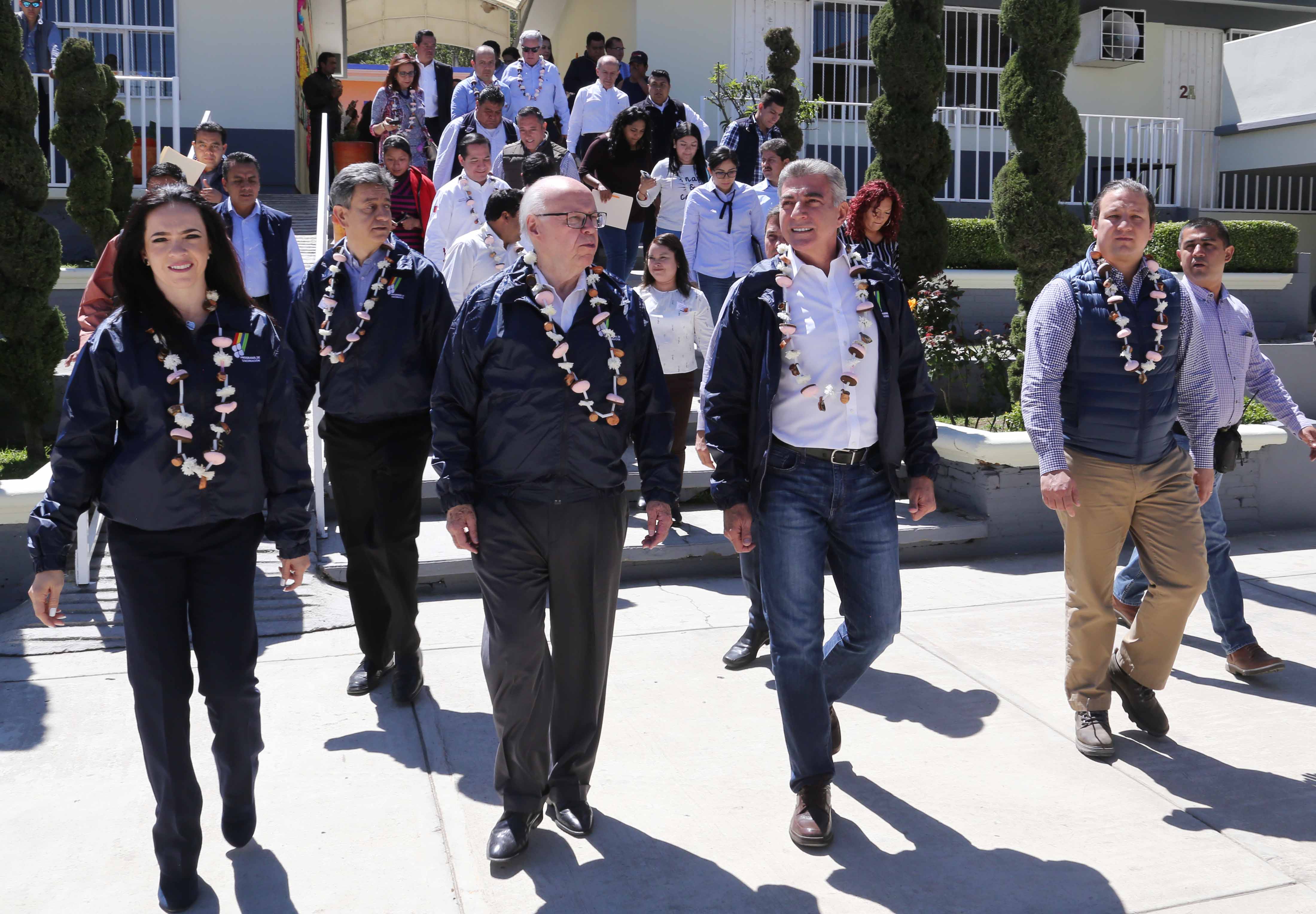 Gobiernos federal y estatal fomentan la salud de alfareros