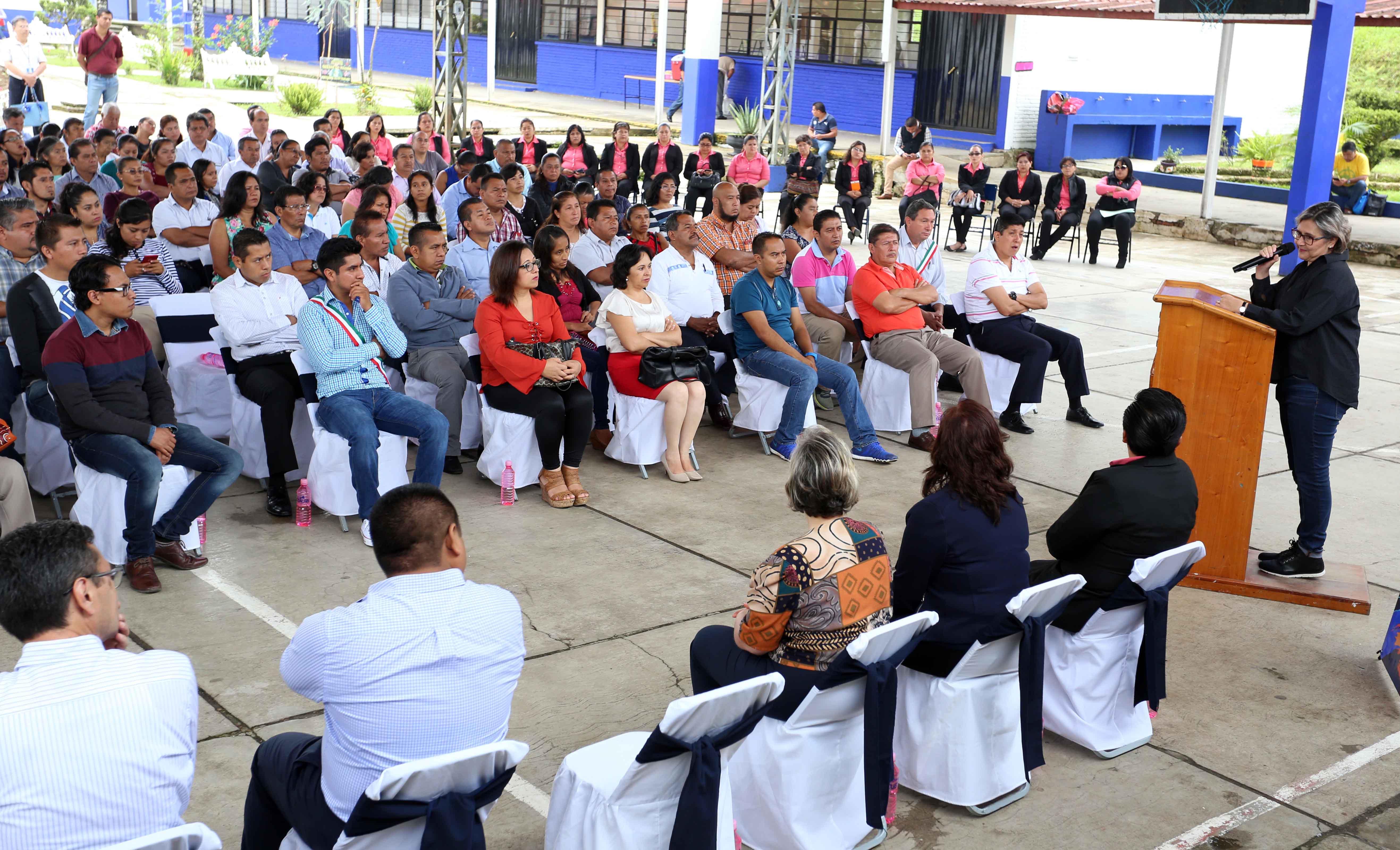 Realizan taller de capacitación para maestros en Cuetzalan