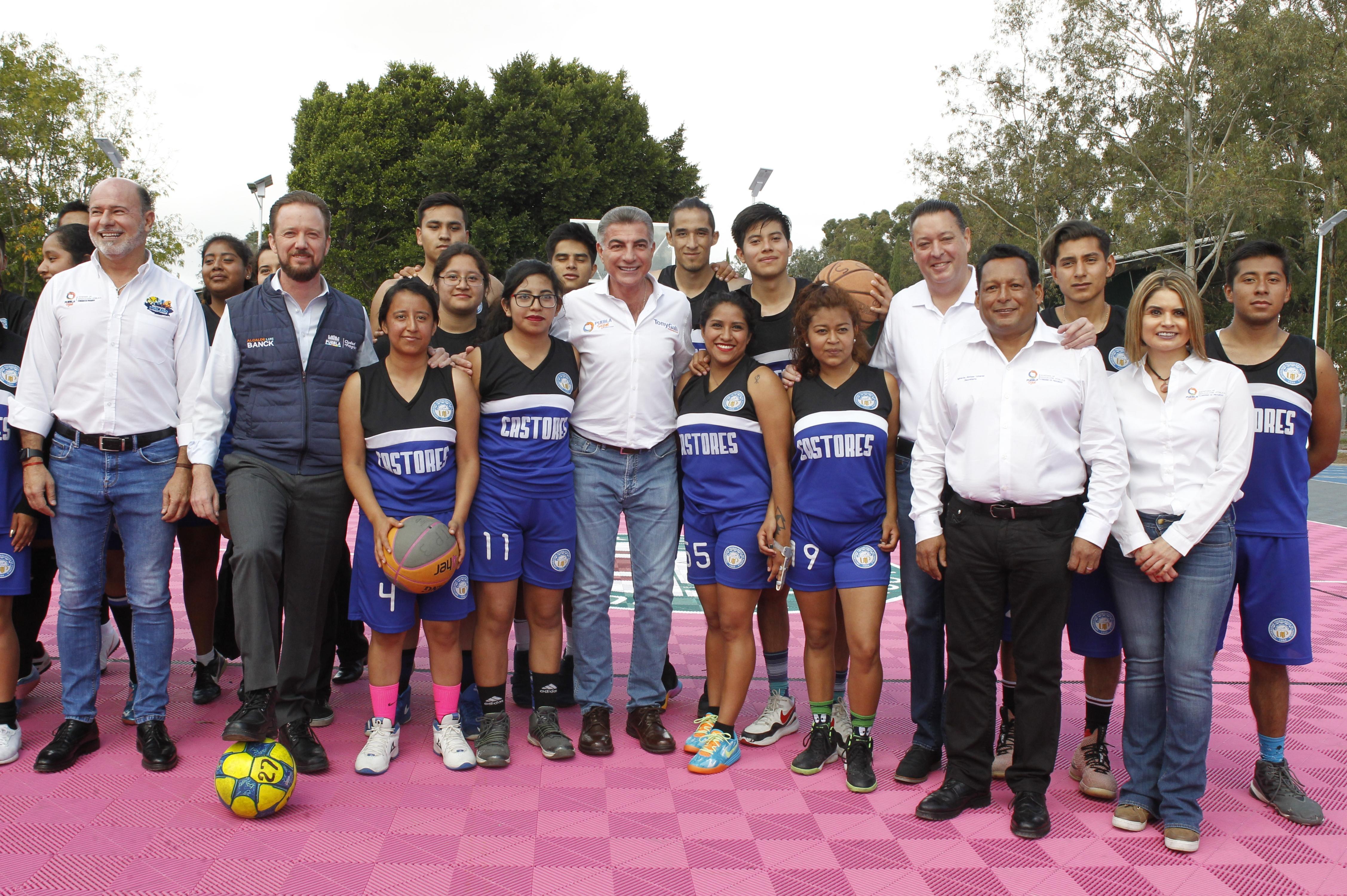 Gali y Banck inauguran canchas multiusos en la UTP