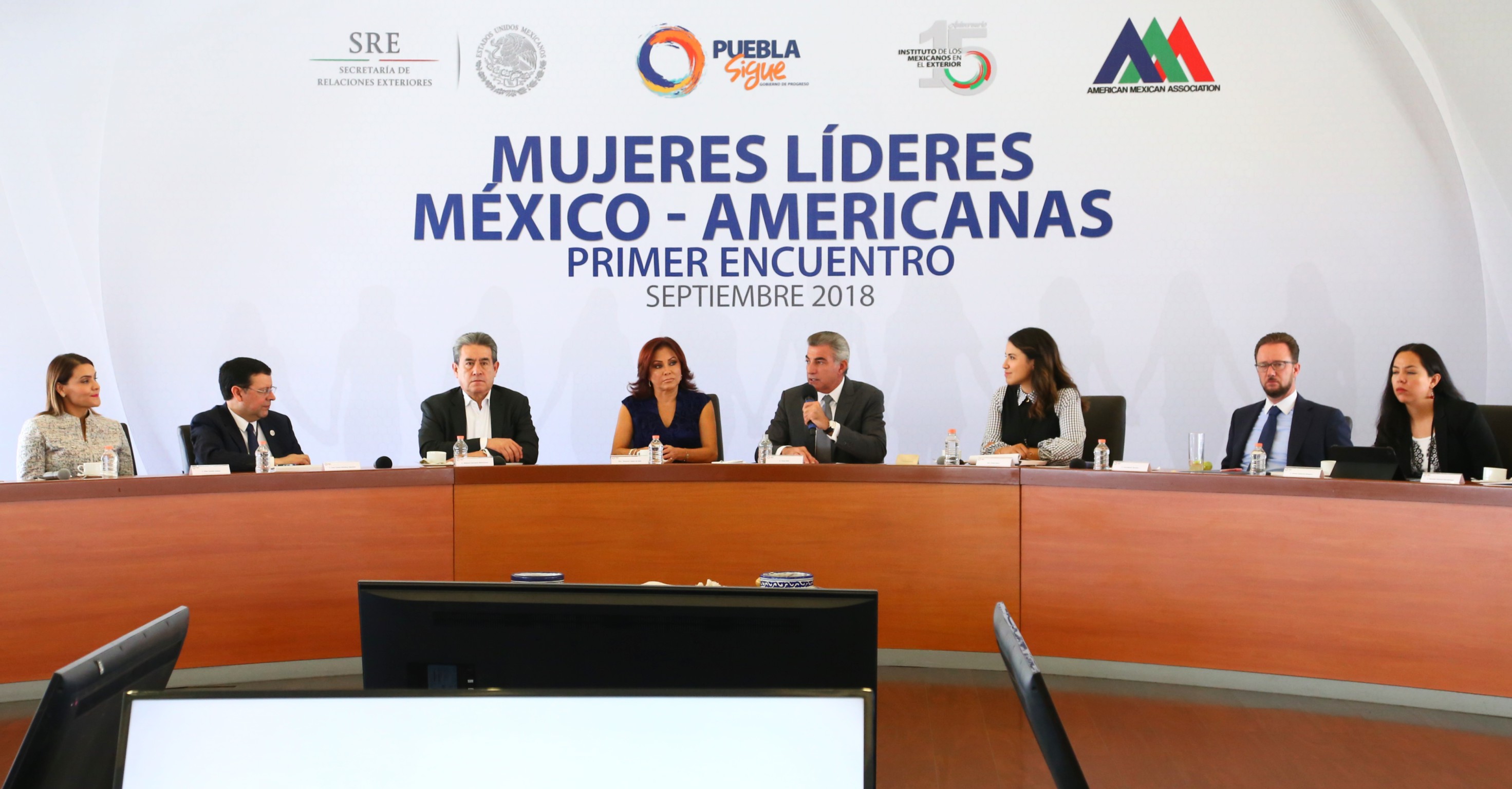 Gali inaugura encuentro de Mujeres México-Americanas