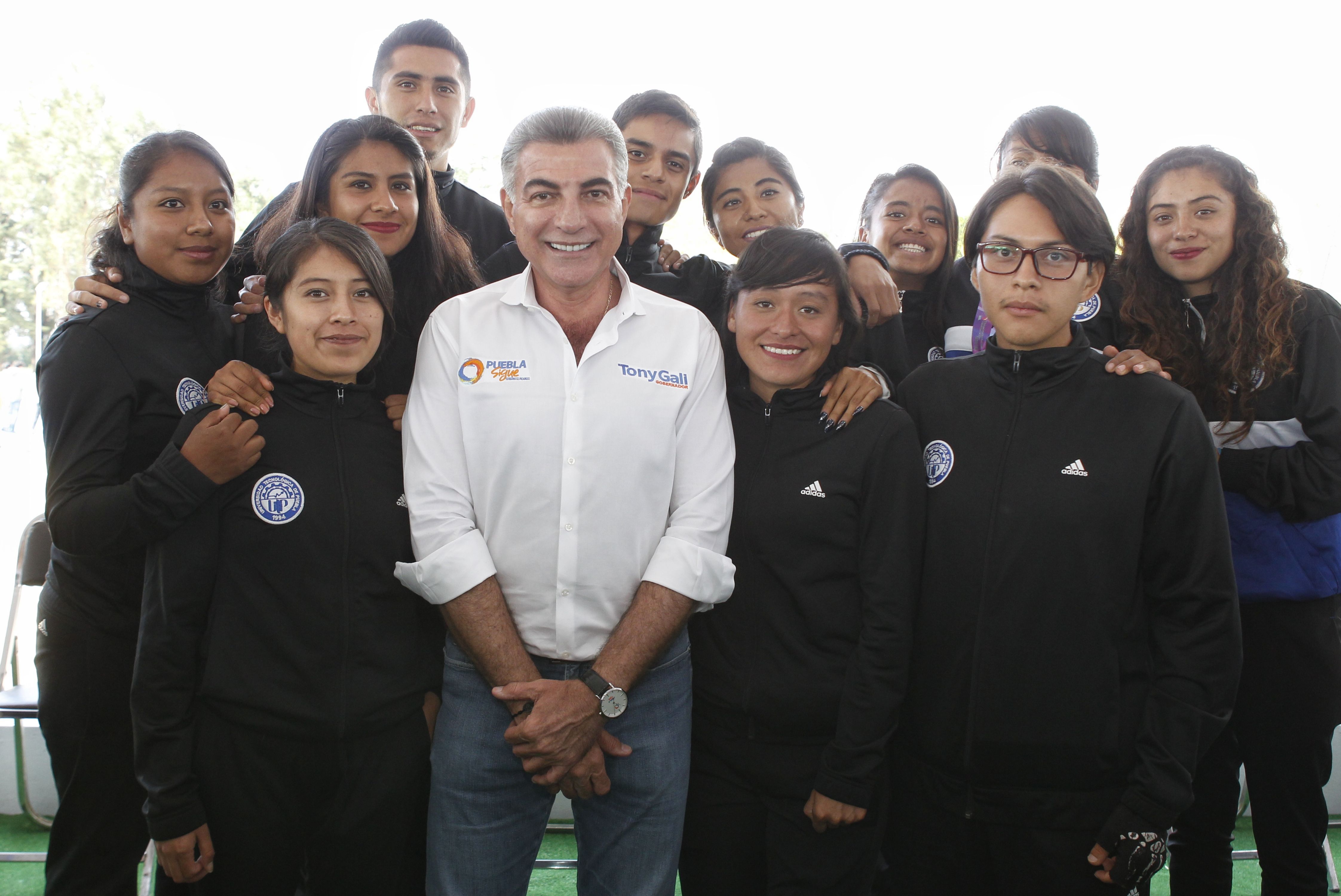 Gali y Banck inauguran canchas multiusos en la UTP