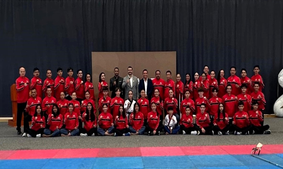 Selección de taekwondo poomsae recibe abanderamiento