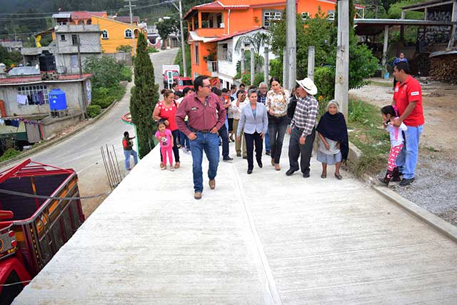 Inaugura Presidente Municipal Pavimentación en San Francisco